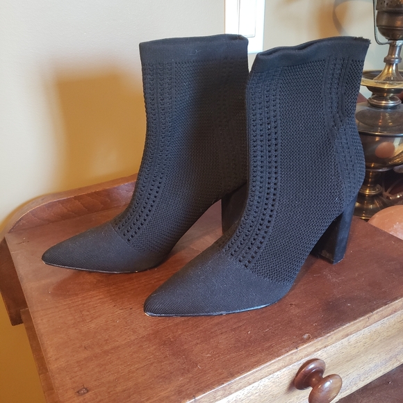 Black heels - Picture 2 of 2